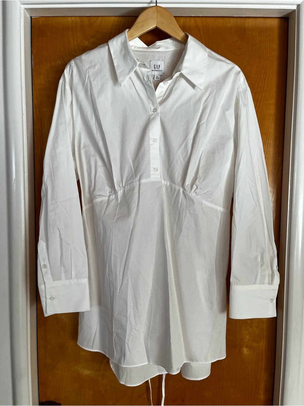 GAP Maternity White Long-Sleeve Poplin Button-Down Shirt